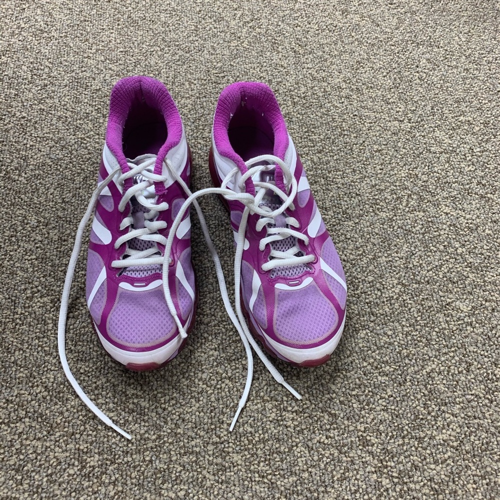 Nike Air Max tennis shoes-